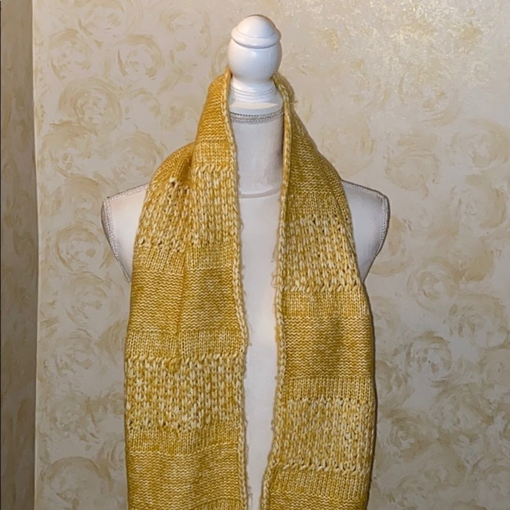 NWOT!!Universal Thread Scarf!  